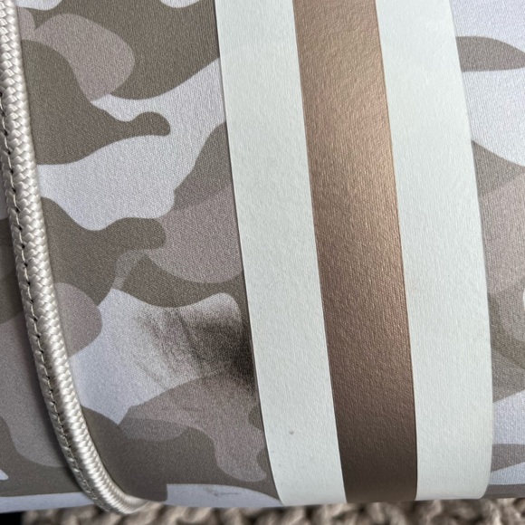 Haute Shore tote - Picture 3 of 6